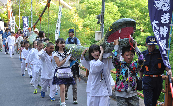 Oigami-Onsen Hot Springs Giant Serpent Festival